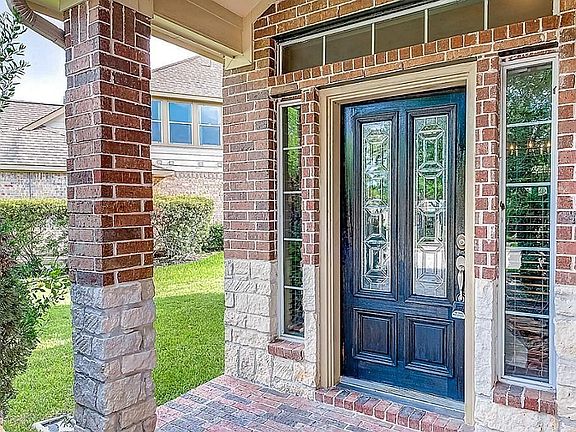 Elegant entry with Cover Patio
