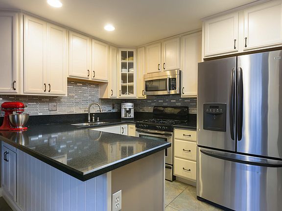 5th image of 1025 Turquoise St APT 3