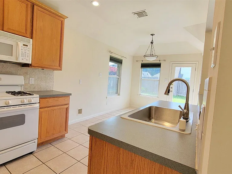 4822 Bonny Loch Ln — Photo 10