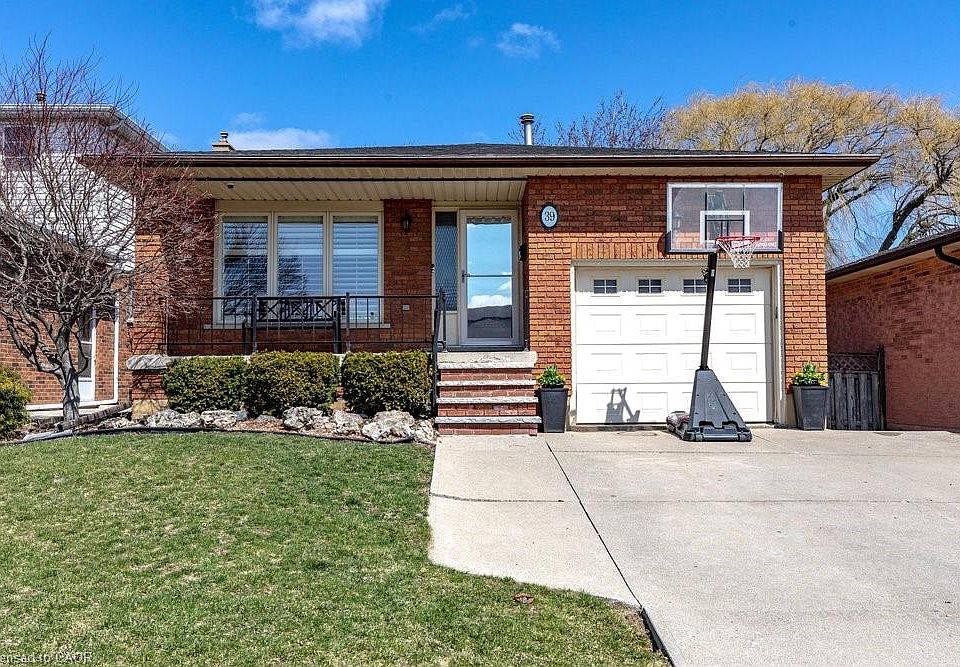 1st image of 39 Trenholme Cres