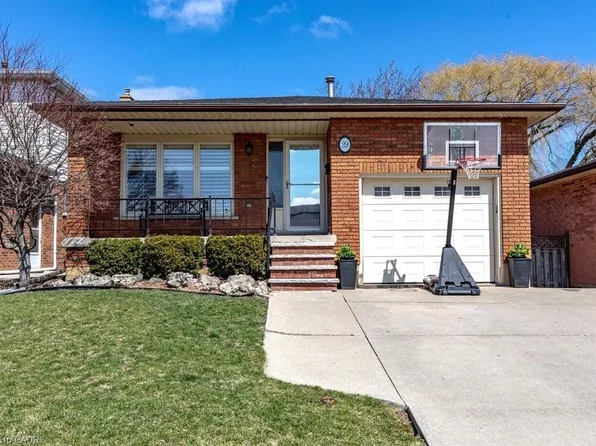 39 Trenholme Cres, Hamilton, ON L8W 2L4