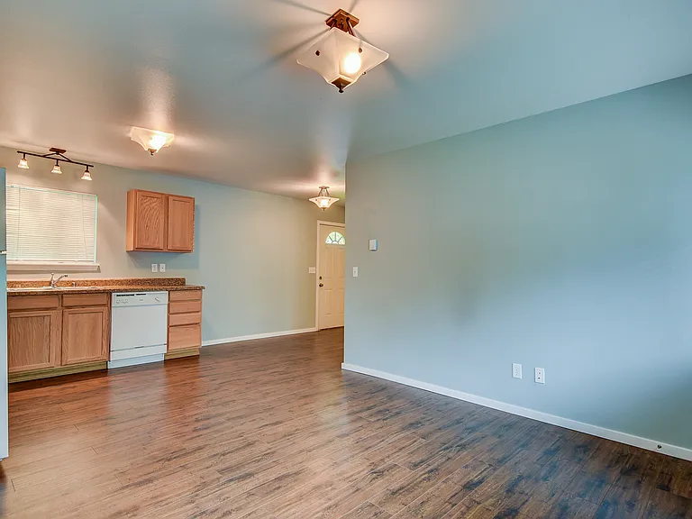Recently Updated 2-bedroom Cottage — Photo 4