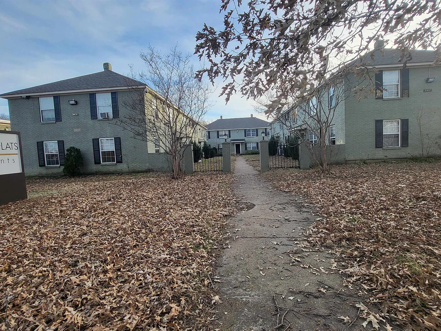 2 bed, 1.0 bath, 18306 sqft, $950 — Photo 1