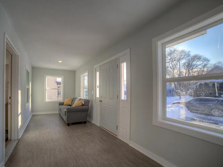 1068 Argyle St — Photo 6