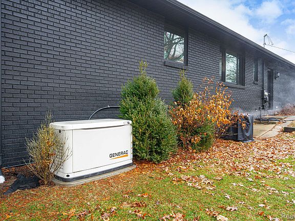 5th image of 6803 Napoleon Rd