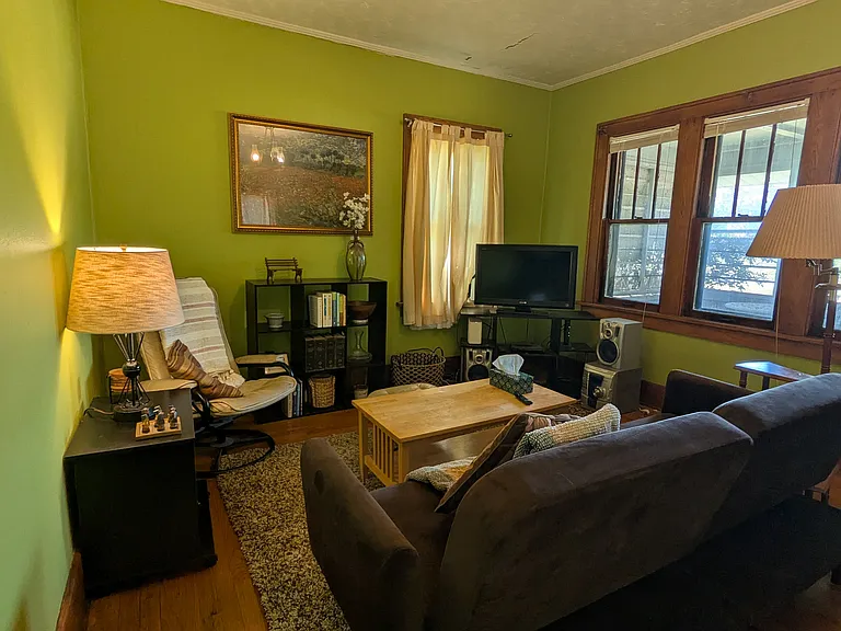 1141 Campeau St — Photo 2