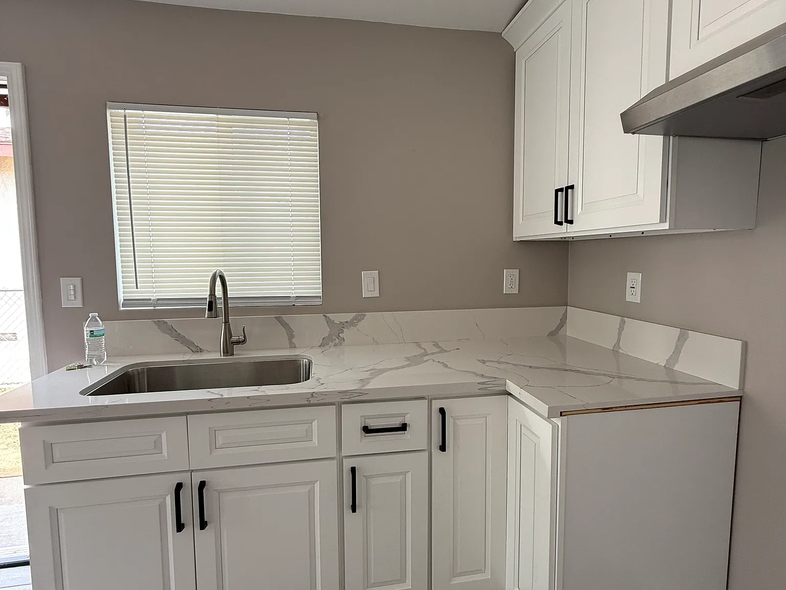 1 bed, 420 sqft, $1,800 — Photo 3