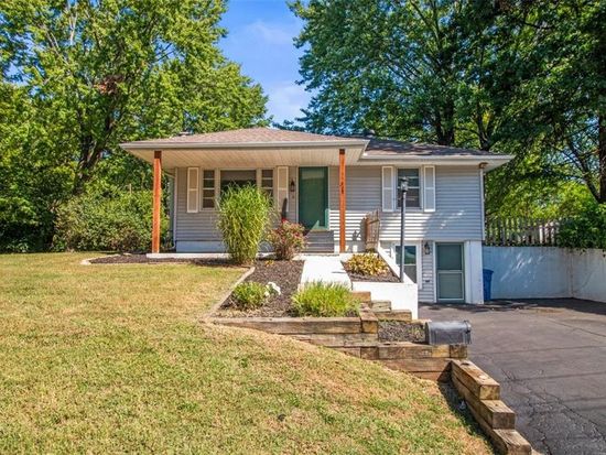 513 Golf St, Odessa, MO 64076