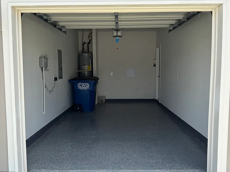 Single Car Garage: Driveway View
Epoxy Flooring