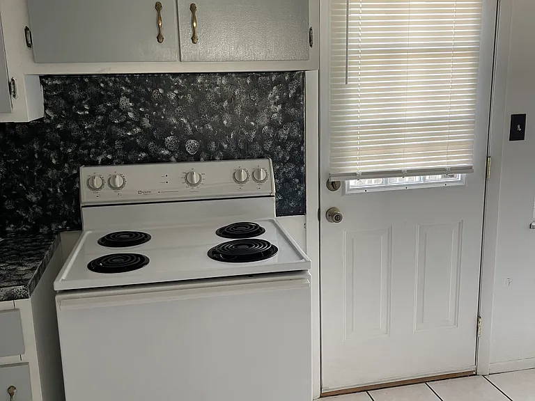 1746 Pine Tree St S #H — Photo 14