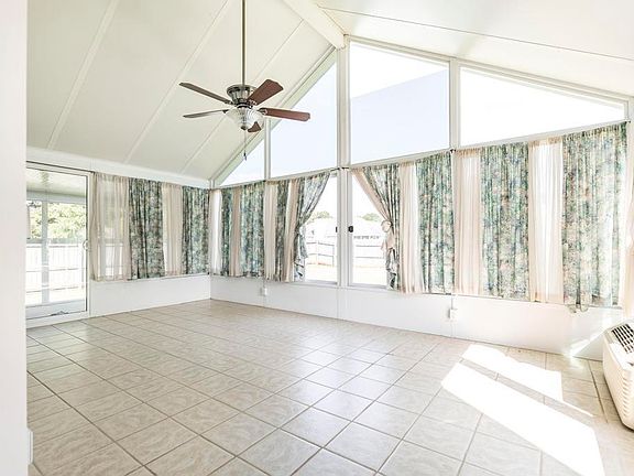 4th image of 105 Woodway Ln