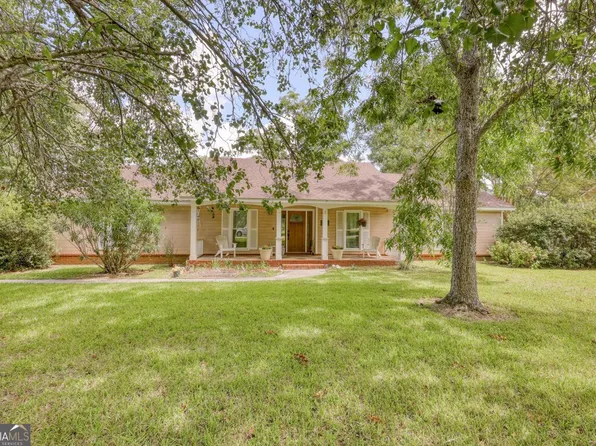 4416 Woodfield Dr, Hahira, GA 31632