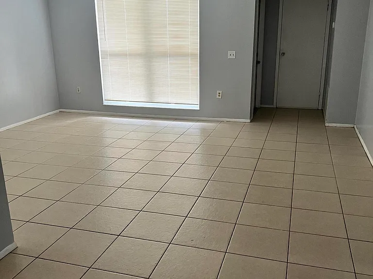 11421 NW 39th Pl — Photo 11