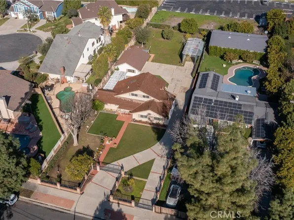 22821 Collins St, Woodland Hills, CA 91367