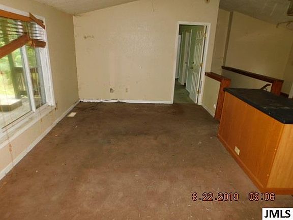 3rd image of 1217 S Dalrymple St