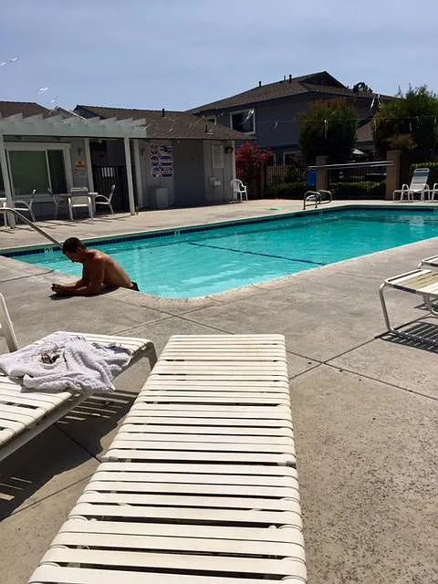 2 bed, 850 sqft, $2,600 — Photo 3