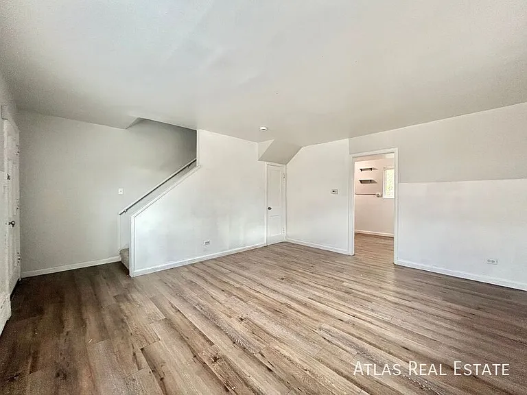 1853 W Mosier Pl — Photo 6