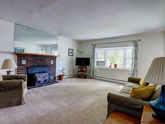 4th image of 24 Woodside Pl