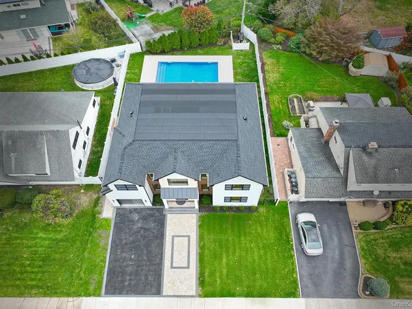 39 Forest Lane, Westbury, NY 11590