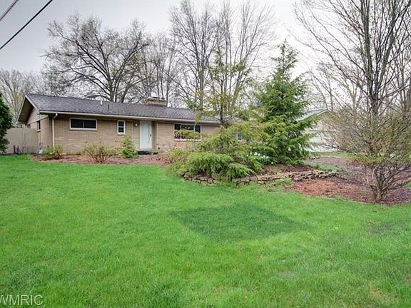 2nd image of 3308 Nottingham Dr NE