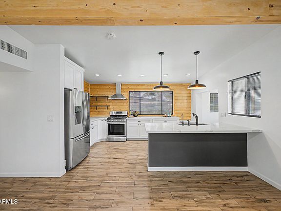 4th image of 433 E BEATRYCE Street
