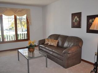 7830 Dover Cv, Eden Prairie, MN 55347