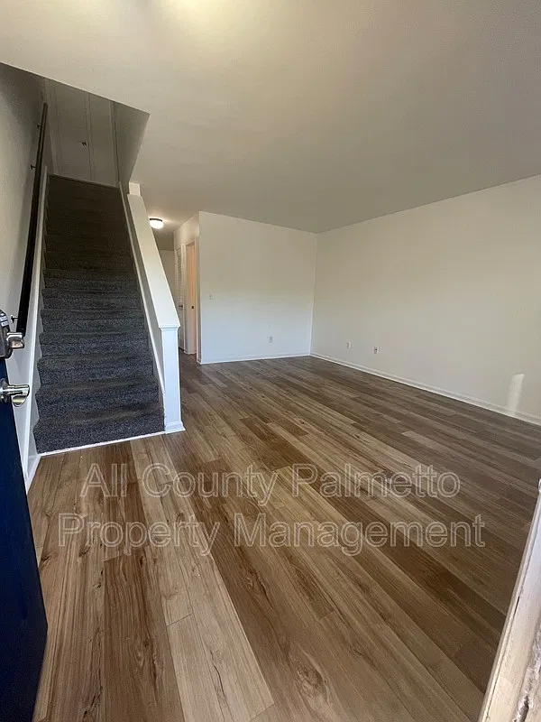 2 bed, 1.5 bath, 1025 sqft, $1,850 — Photo 3