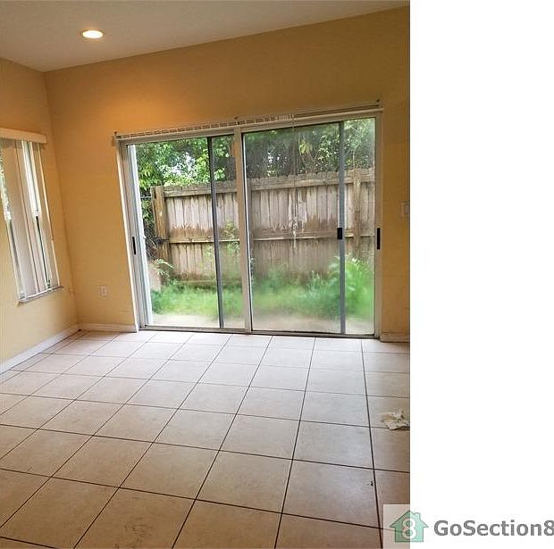 1st image of 3061 SE 17th Ave