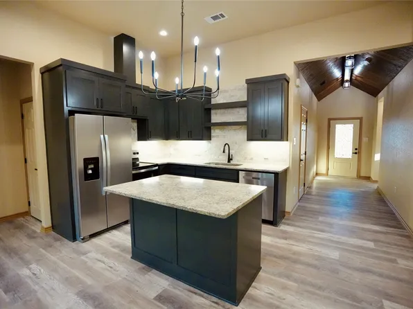 320 Summit Dr, Mineral Wells, TX 76067