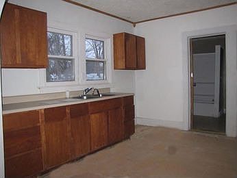 2nd image of 143 E Division St