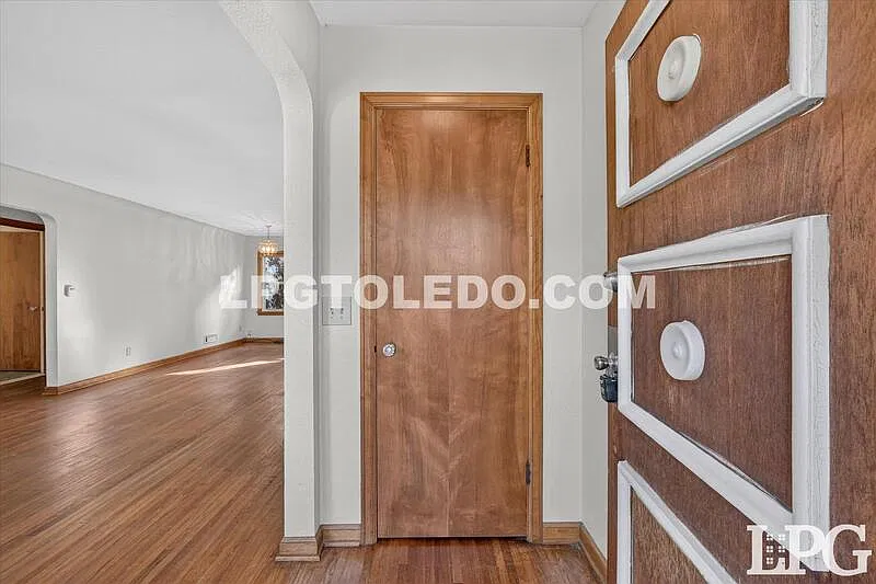 2 bed, 1.0 bath, 978 sqft, $1,100 — Photo 2