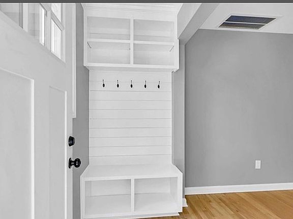 4th image of 454 Rifle Camp Rd