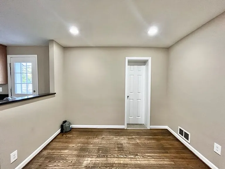 5128 Mangum Rd — Photo 10