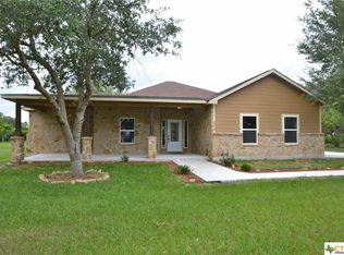 204 James St, Inez, TX 77968