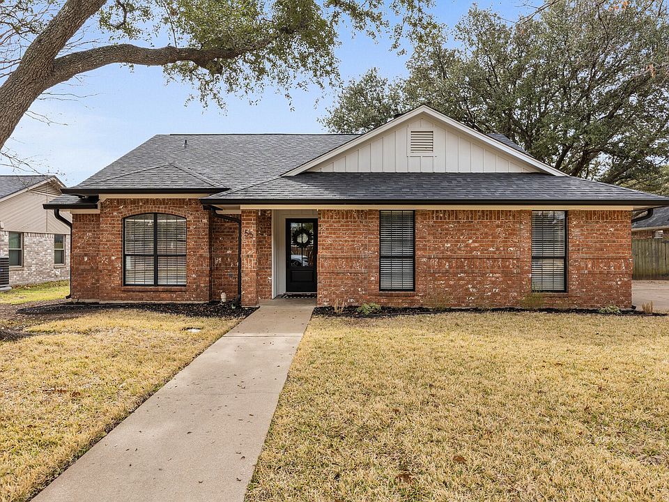 1st image of 55 Wisteria St