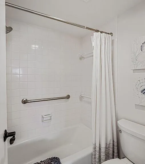 225 Beach Rd #205 — Photo 36