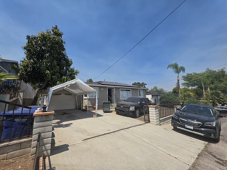 215 Almond St — Photo 1