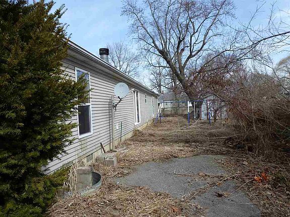 2nd image of 105 N Race St