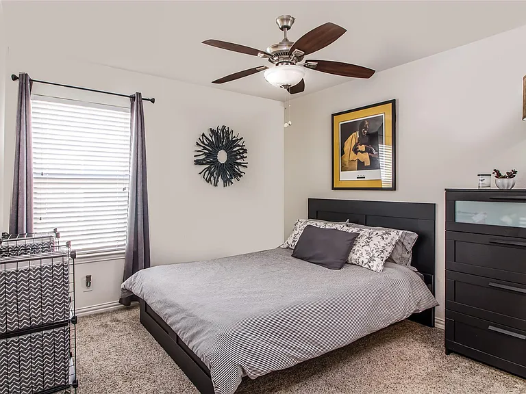 917 Rosewood St — Photo 12
