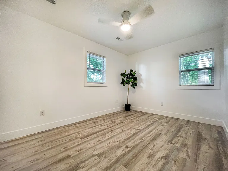 210 Evans Ln — Photo 10