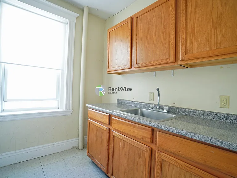 159 Kelton St #15U — Photo 4