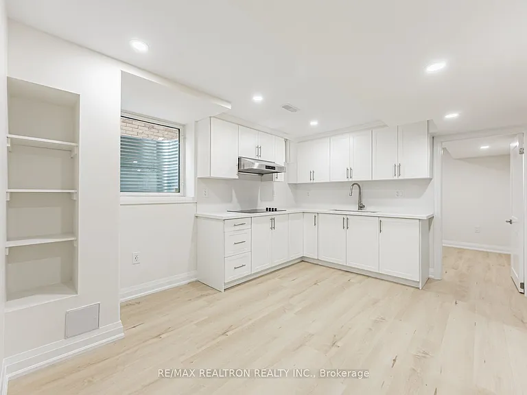 91 McRoberts Cres — Photo 10