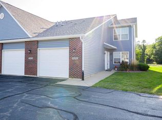 6323 Oak Crest Ln, Loves Park, IL 61111