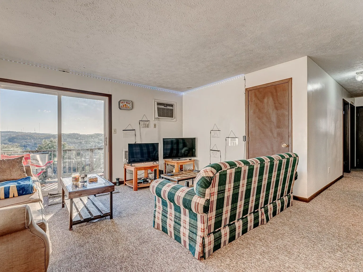 441/443 Overhill Street — Photo 3