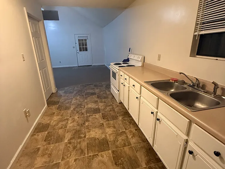 Log Cabin Cir — Photo 9