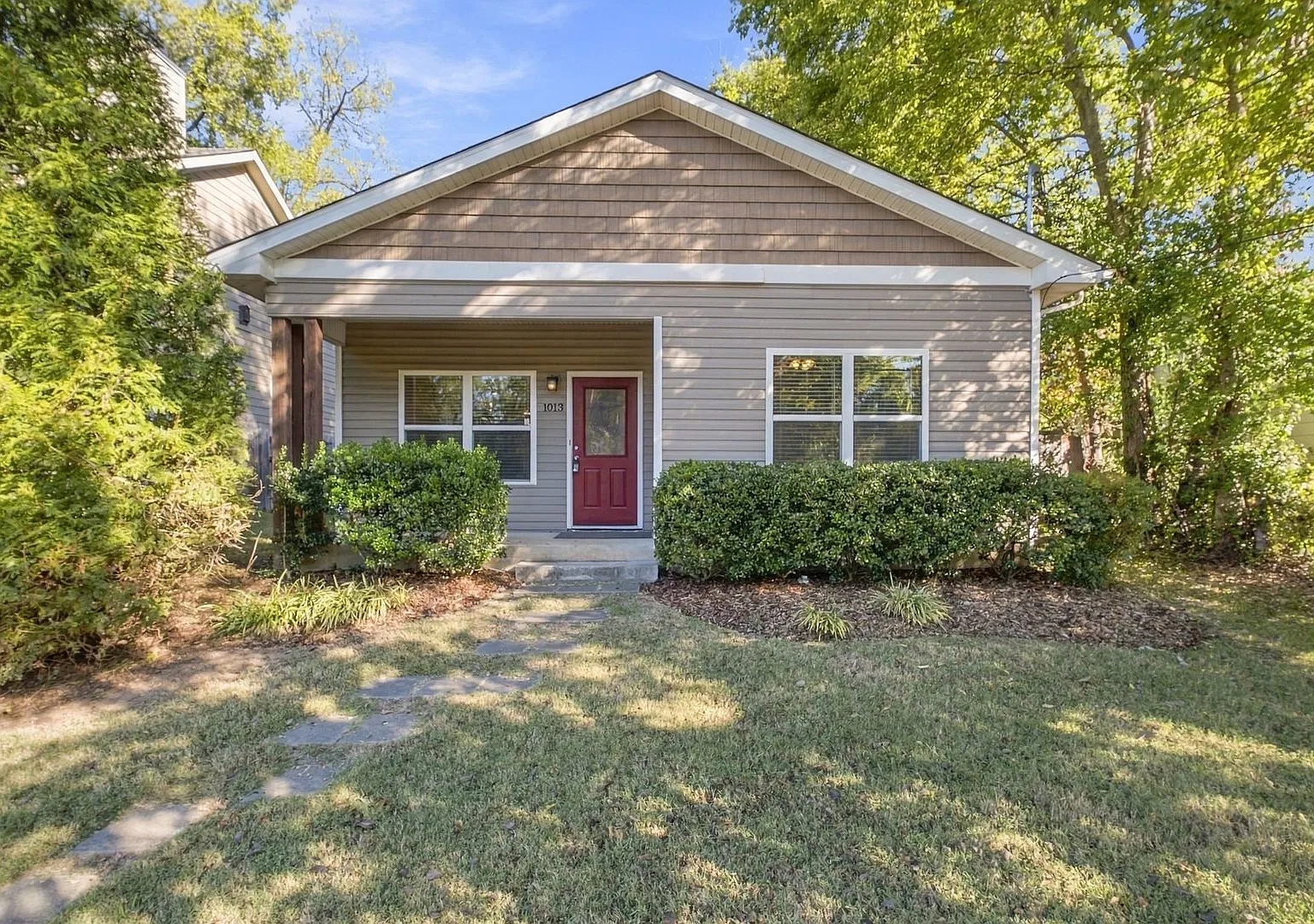 Charming East Nashville Cottage with Modern Finishes & Fenced Yard — Photo 4