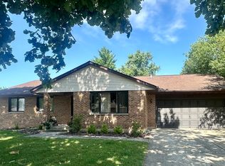 902 Krpan Dr, Sycamore, IL 60178