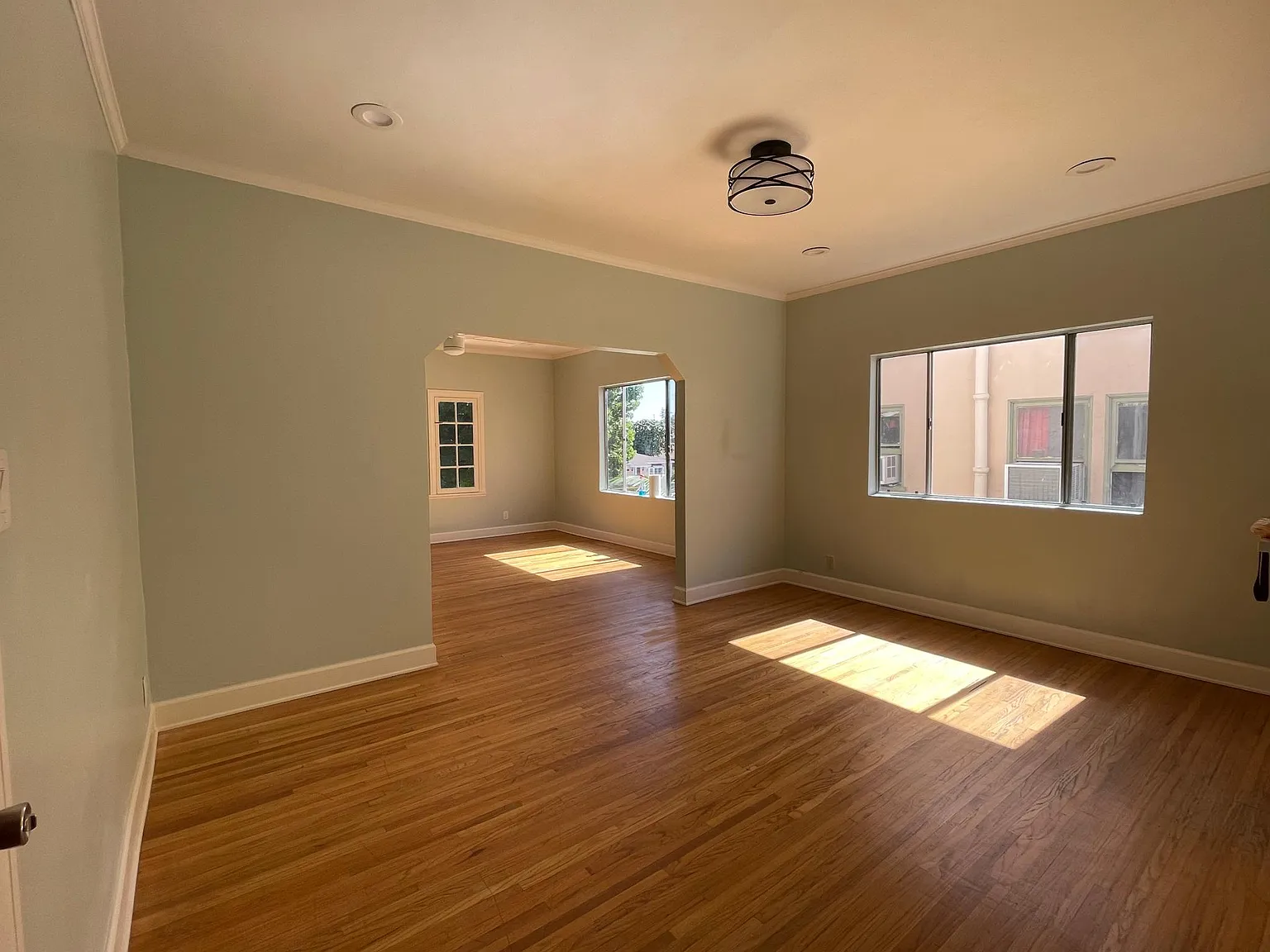 1 bed, 1100 sqft, $2,500 — Photo 4