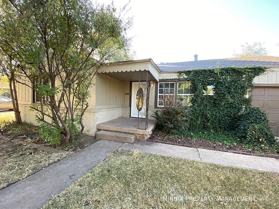 3 bedroom/2 bath Lubbock | 3007 32nd St. — Photo 2