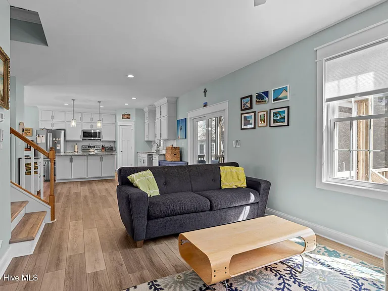310 Lord Berkeley Dr — Photo 23